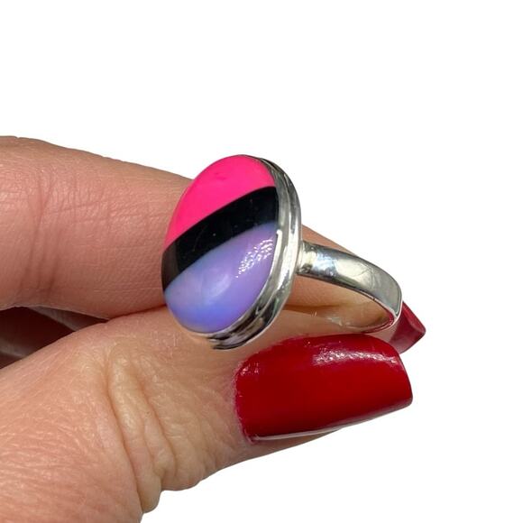 Elegant Silver Ring with Pink and Blue Accents - Picture 6 of 11